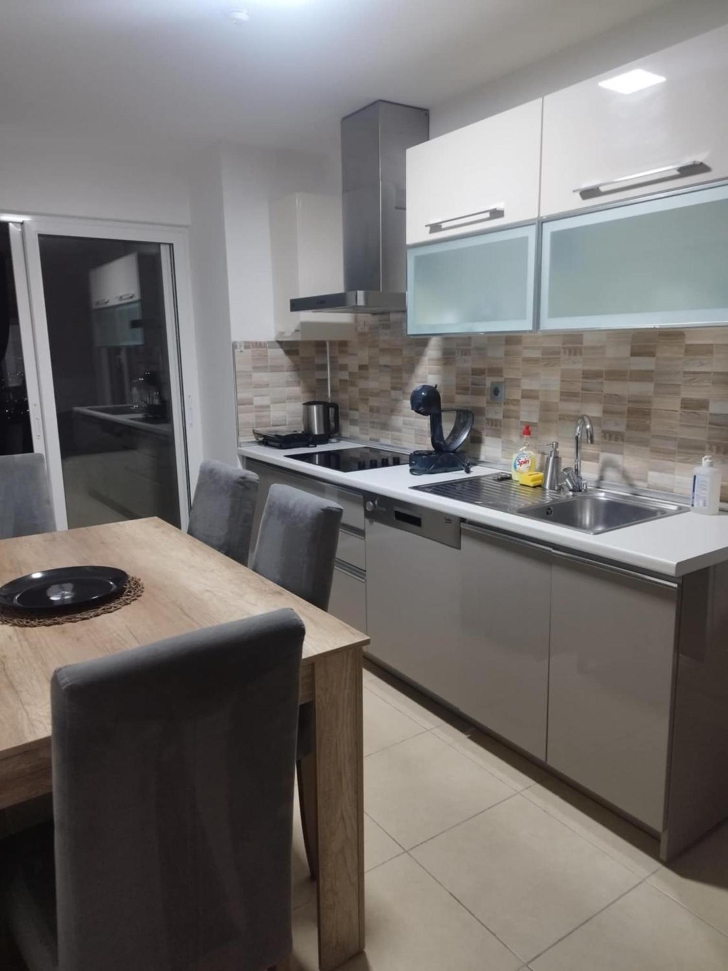 Skopje Sky City 19Th Floor Twin & 12Th Floor & 25Th & 33 Floor Apartments & With Pool & Spa & Gym & Parking Included In Price Extérieur photo